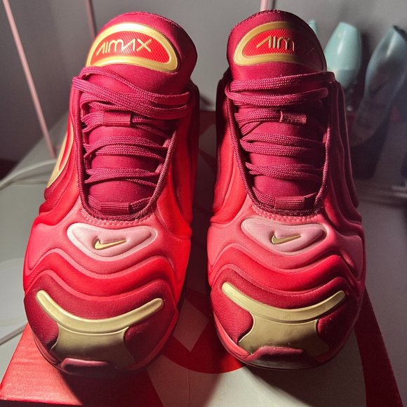 W NIKE AIR MAX 720 - Picture 1 of 9
